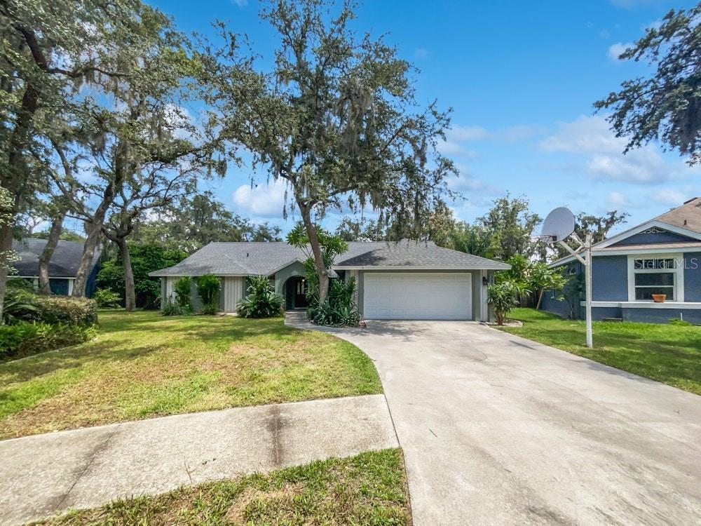 Picture of 3211 Pine Club Drive, Plant City, FL 33566