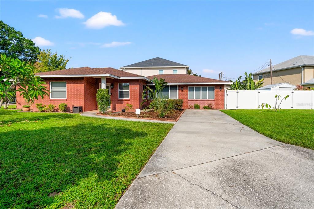 Picture of 3625 W Tampa Circle, Tampa, FL 33629