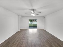 Picture of 1519 Swan Lake Circle, Dundee, FL 33838