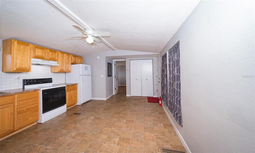 Picture of 39034 Central Avenue, Zephyrhills FL 33540