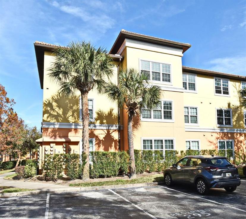 Picture of 5467 Vineland Road Unit 6308, Orlando FL 32811