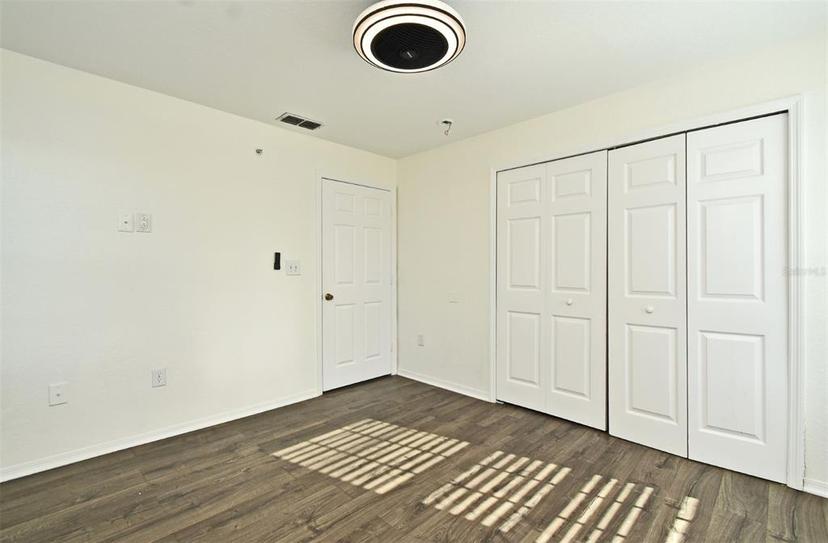 Picture of 5467 Vineland Road Unit 6308, Orlando FL 32811