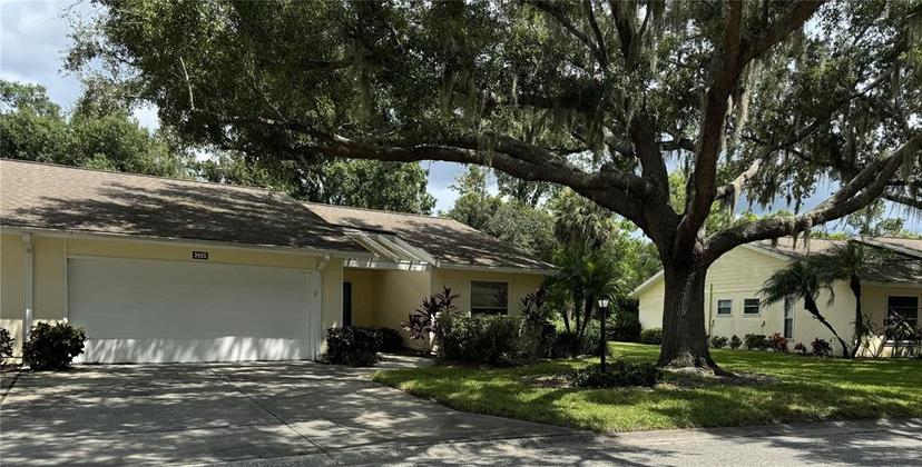 Picture of 3925 Oakhurst Boulevard Unit 3010, Sarasota FL 34233