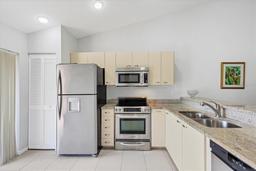 Picture of 5222 Myrtle Wood Unit 9, Sarasota, FL 34235