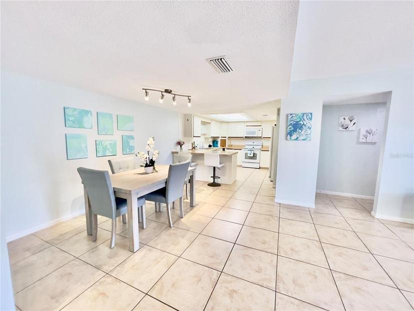 Picture of 3035 Countryside Boulevard Unit 14B, Clearwater FL 33761