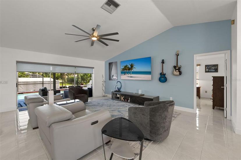 Picture of 2223 SE 10Th Lane, Cape Coral FL 33990