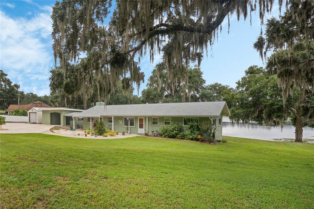 Picture of 216 E Mirror Lake Drive, Fruitland Park, FL 34731