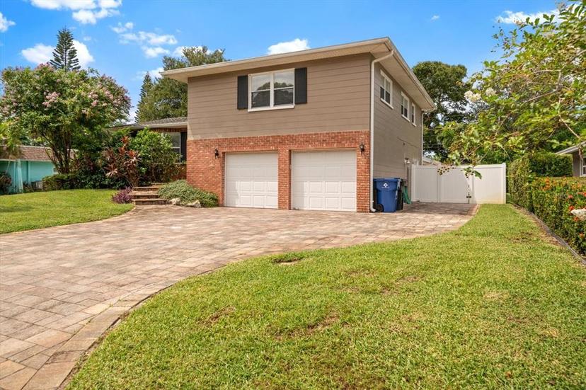 Picture of 8212 Forest Circle, Seminole FL 33776