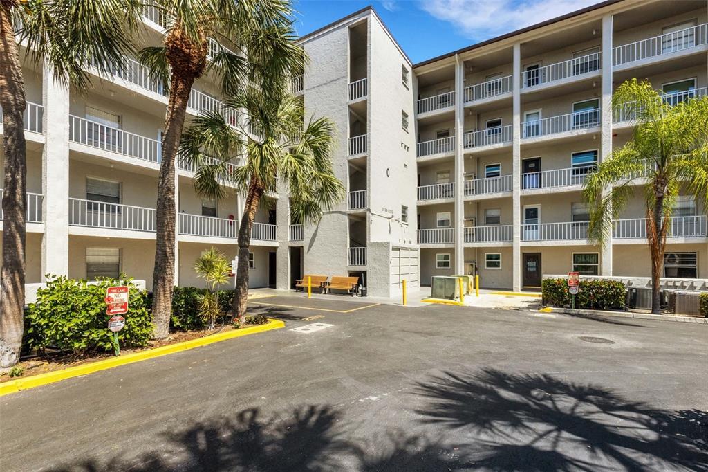 Picture of 3118 Lake Bayshore Drive Unit O216, Bradenton, FL 34205