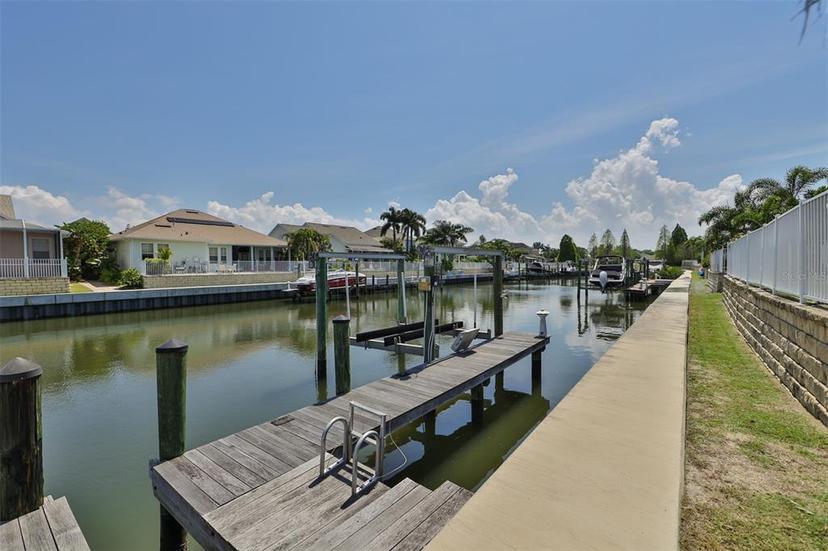 Picture of 415 Islebay Drive, Apollo Beach FL 33572