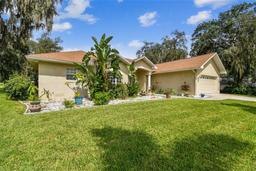 Picture of 1905 Masters Way, Plant City, FL 33566