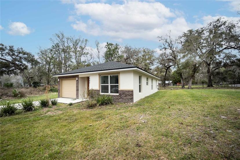 Picture of 2482 County Road 423, Lake Panasoffkee FL 33538