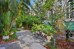 Picture of 4950 Bayshore Boulevard Unit 13C, Tampa, FL 33611