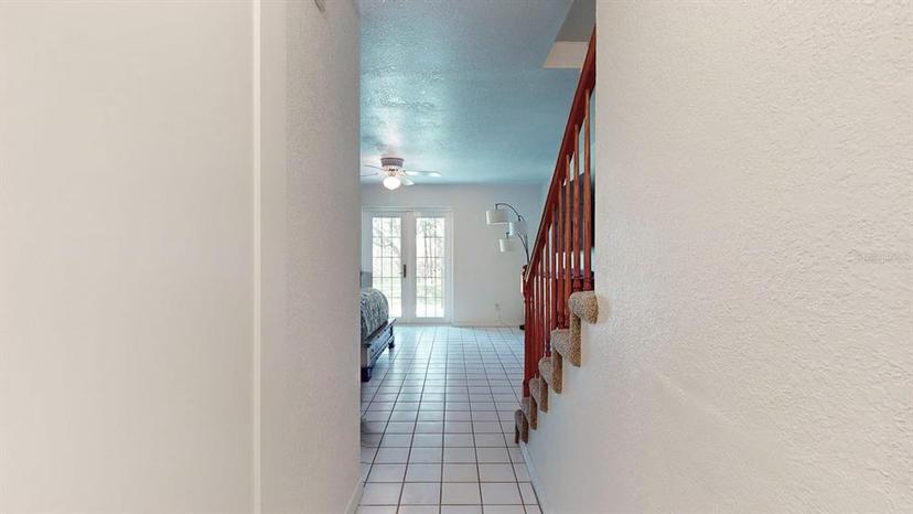 Picture of 9550 Tara Cay Court Unit 17, Seminole FL 33776