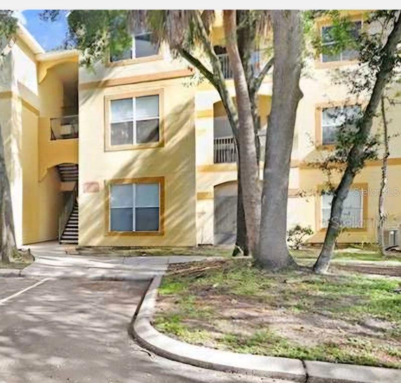 Picture of 5608 Pinnacle Heights Circle Unit 305, Tampa, FL 33624