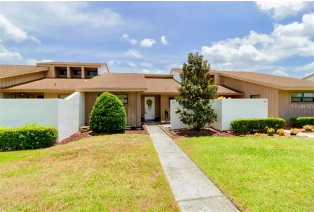 Picture of 5225 Imperial Lakes Boulevard Unit 27, Mulberry, FL 33860