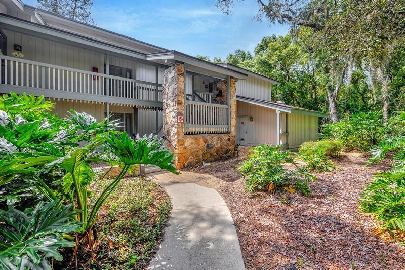 Picture of 818 Pinewood Court Unit 3128/9, Haines City FL 33844