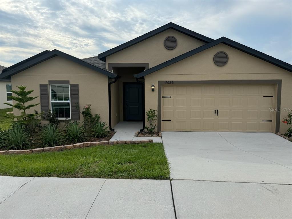 Picture of 2029 Amber Sweet Circle, Dundee, FL 33838