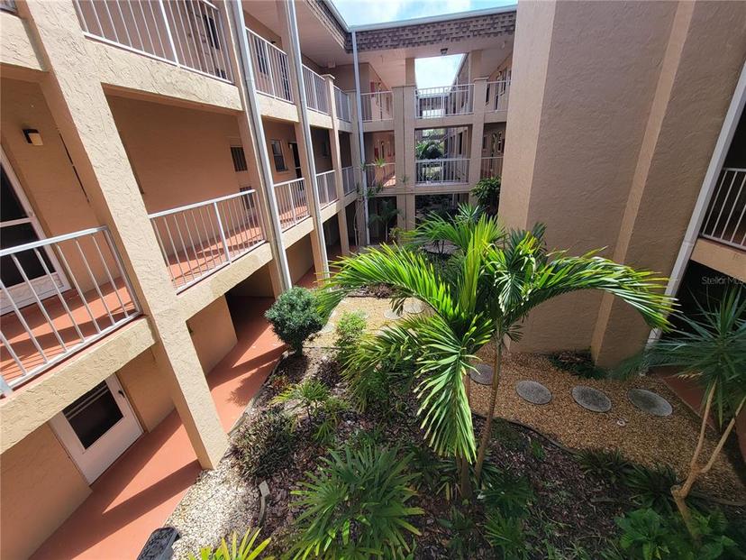 Picture of 1520 Glen Oaks Drive E Unit 252, Sarasota FL 34232