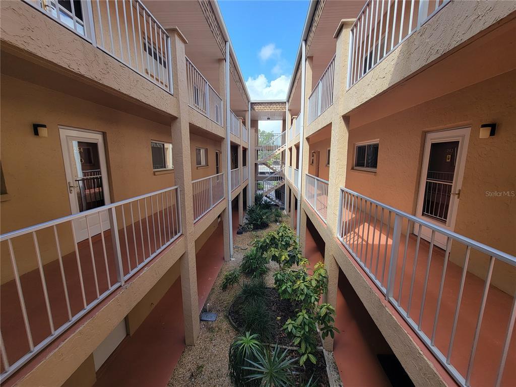 Picture of 1520 Glen Oaks Drive E Unit 252, Sarasota, FL 34232