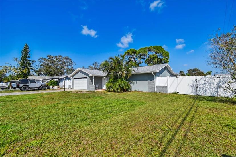 Picture of 11303 86Th Avenue, Seminole FL 33772