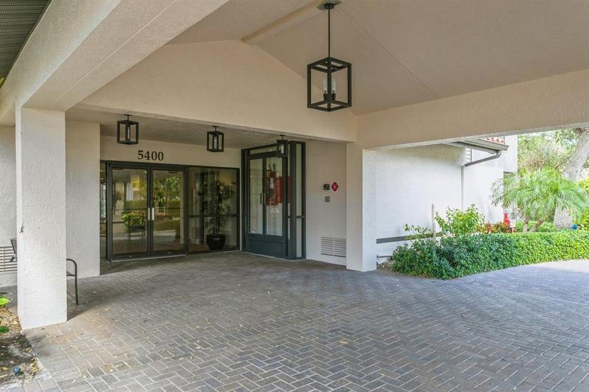 Picture of 5400 Eagles Point Circle Unit 104, Sarasota FL 34231