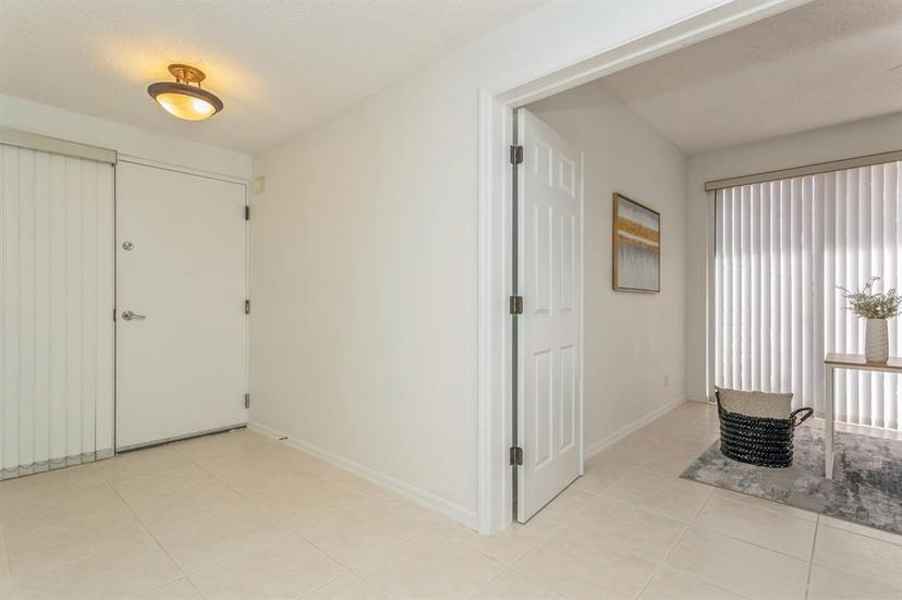 Picture of 5400 Eagles Point Circle Unit 104, Sarasota FL 34231