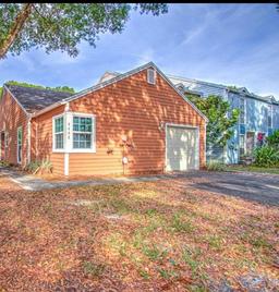 Picture of 9468 Forest Hills Circle, Tampa, FL 33612