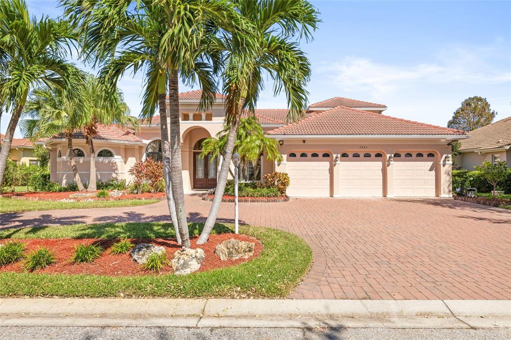 Picture of 7925 Royal Queensland Way, Lakewood Ranch, FL 34202