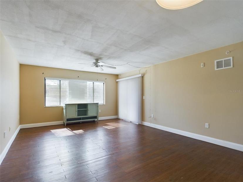 Picture of 2595 Countryside Boulevard Unit 8106, Clearwater FL 33761