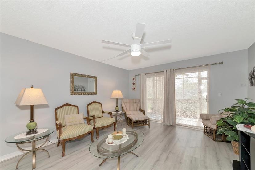 Picture of 1540 Glen Oaks Drive E Unit B134, Sarasota FL 34232