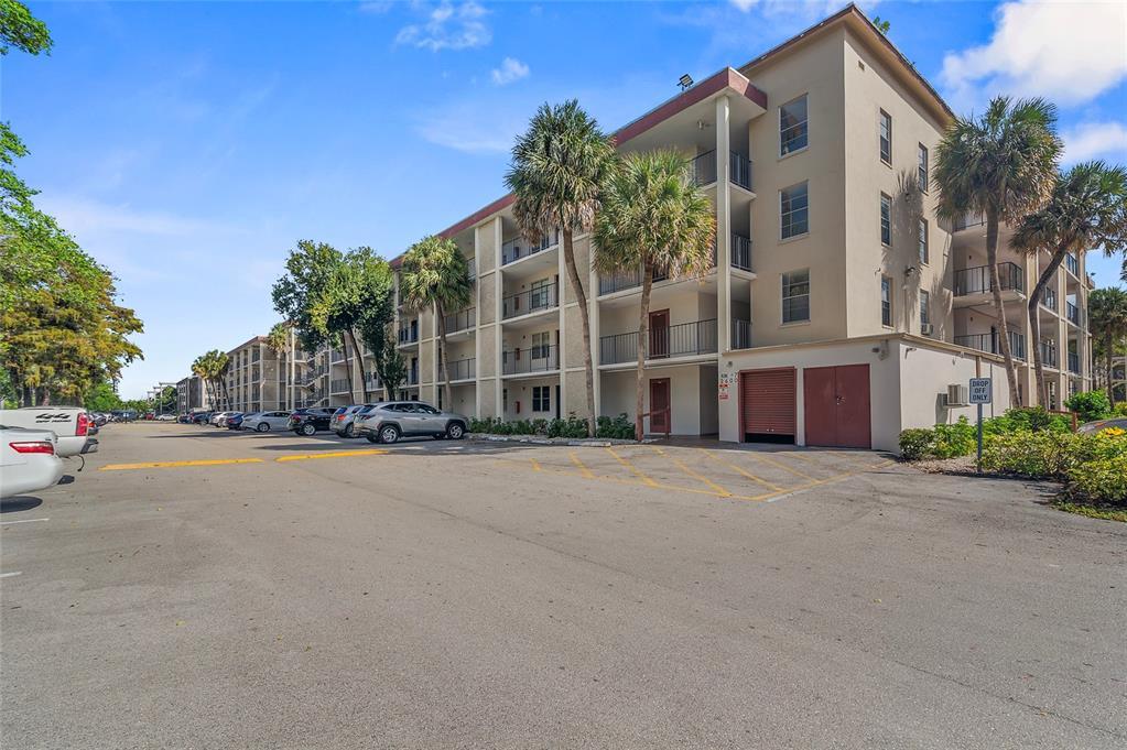 Picture of 2600 NW 49Th Avenue Unit 413, Lauderdale Lakes, FL 33313