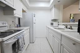 Picture of 6096 Peregrine Avenue Unit C04, Orlando, FL 32819