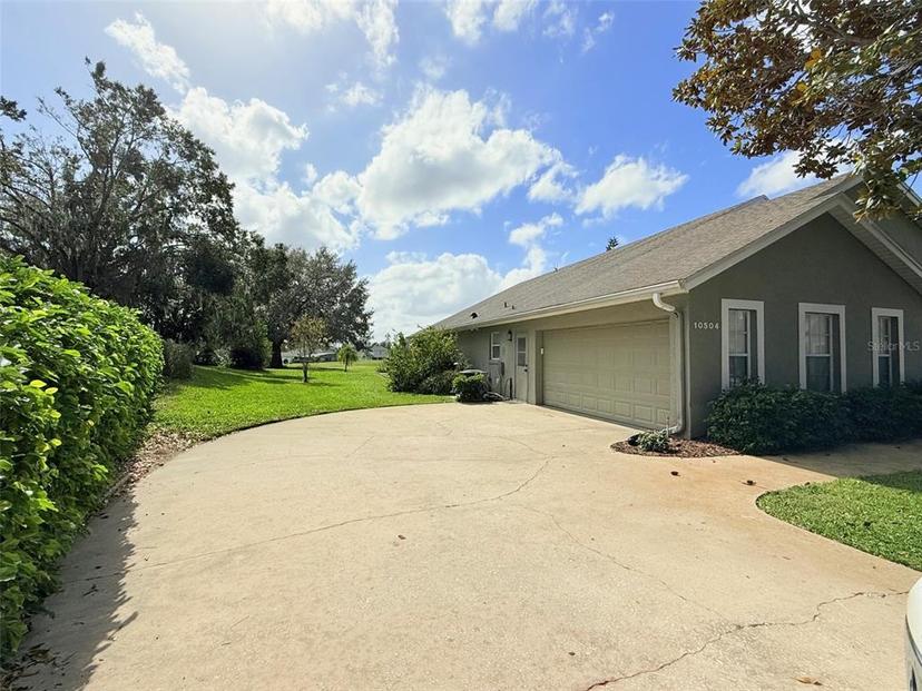 Picture of 10504 Eagles Bluff Court, Clermont FL 34711