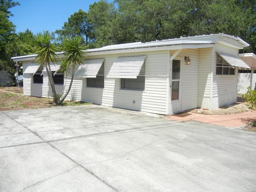 Picture of 1010 Oakland Circle, Tavares FL 32778