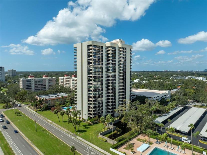 Picture of 2413 Bayshore Boulevard Unit 1401, Tampa FL 33629