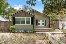 Picture of 419 N Barrow Avenue, Tavares, FL 32778