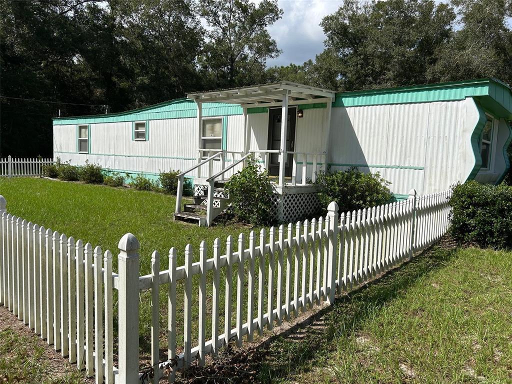 Picture of 8232 Swan Lake Road, Melrose, FL 32666