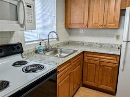 Picture of 1570 Pleasant Road Unit J-26, Bradenton, FL 34207