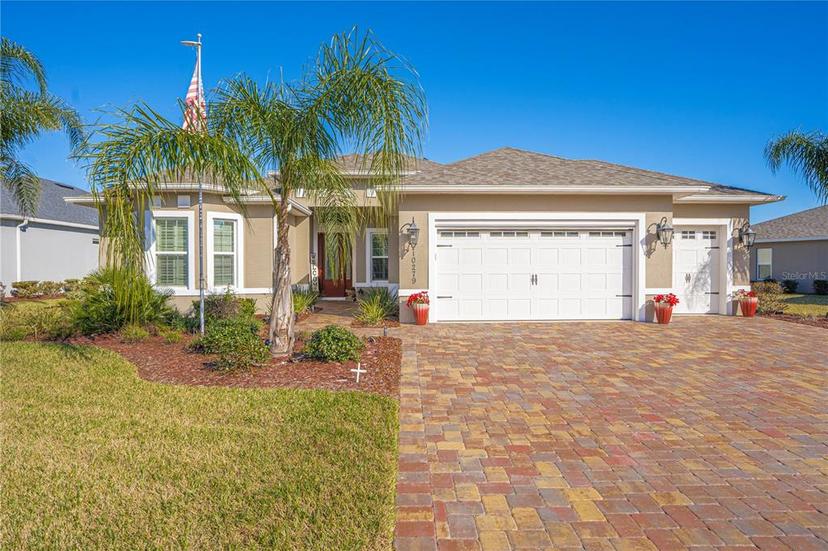 Picture of 10279 Julia Isles Avenue, Oxford, FL 34484