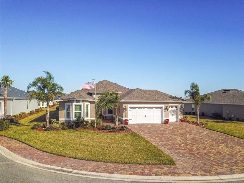 Picture of 10279 Julia Isles Avenue, Oxford, FL 34484