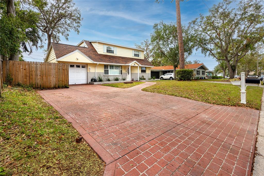 Picture of 11624 Pinedale Avenue, Seminole, FL 33772