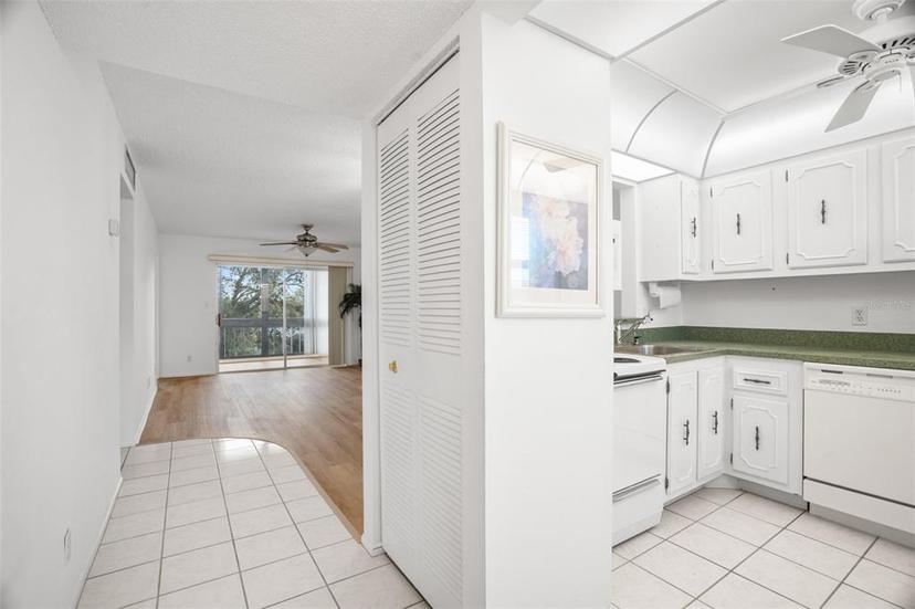 Picture of 11485 Oakhurst Road Unit 322, Largo FL 33774