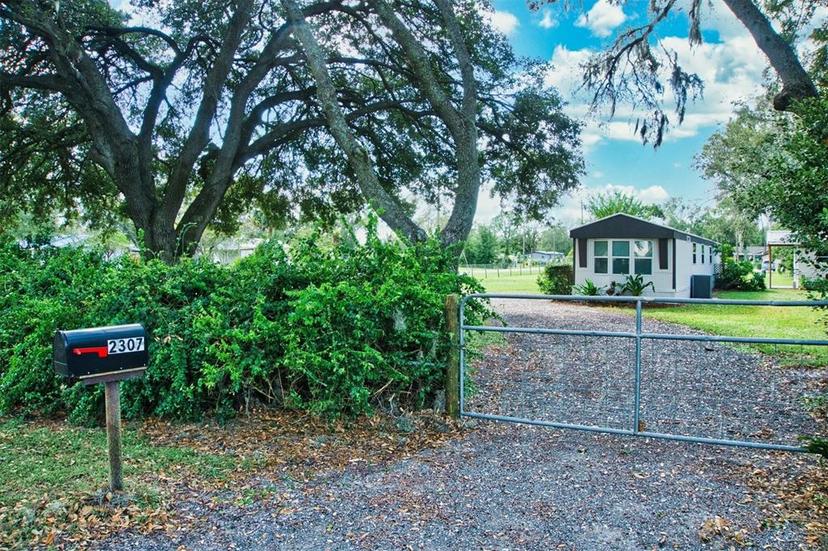 Picture of 2307 Fritzke Road, Dover FL 33527