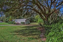 Picture of 2307 Fritzke Road, Dover, FL 33527