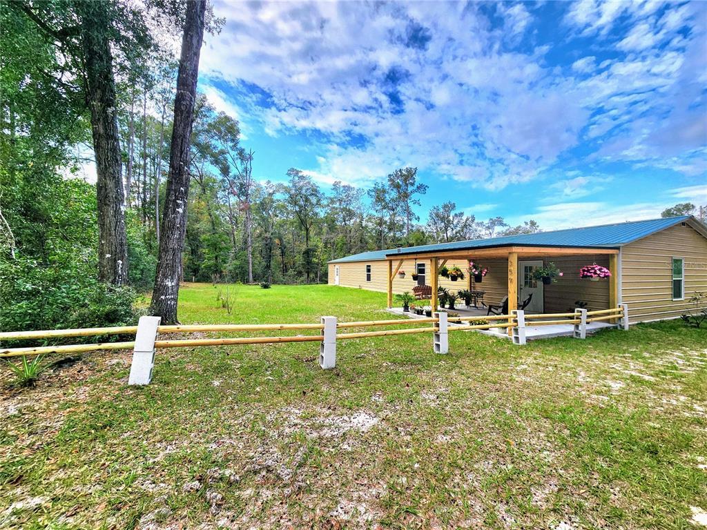 Picture of 359 SE Seawolf Way, High Springs, FL 32643