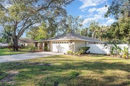 Picture of 82 Whitcomb Avenue, Umatilla, FL 32784