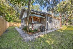 Picture of 1916 NW 2Nd Street, Gainesville, FL 32609