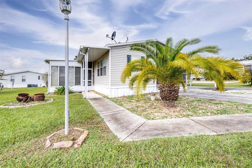 Picture of 10045 Wellington Avenue, Dade City FL 33525