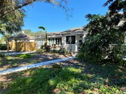 Picture of 909 35Th Street N, St Petersburg, FL 33713